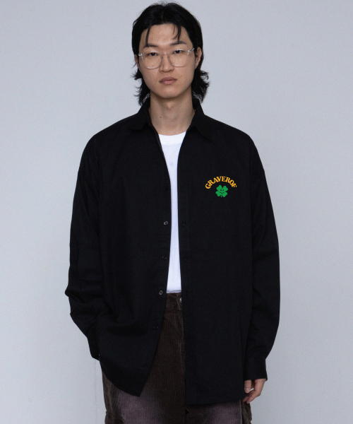 GRAVER（グレーバー）の「[ユニセックス]クローバー GRAVEROF アーチロゴ ベーシックシャツ_ブラック（シャツ/ブラウス・レディース・ブラック・MEDIUM/LARGE）」の2枚目の写真