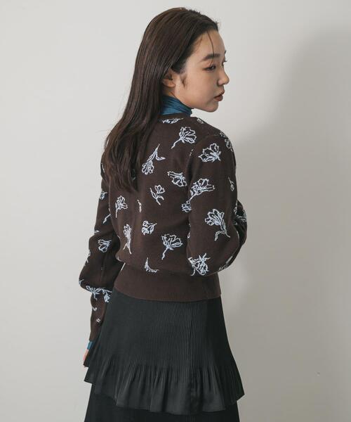 SENSE OF PLACE by URBAN RESEARCH（センスオブプレイスバイアーバンリサーチ）の「『洗濯可』ジャガードフラワーコンパクトニットカーディガン（カーディガン/ボレロ・レディース・ブラウン系その他/ホワイト系その他/ブルー系その他・ONE）」の4枚目の写真