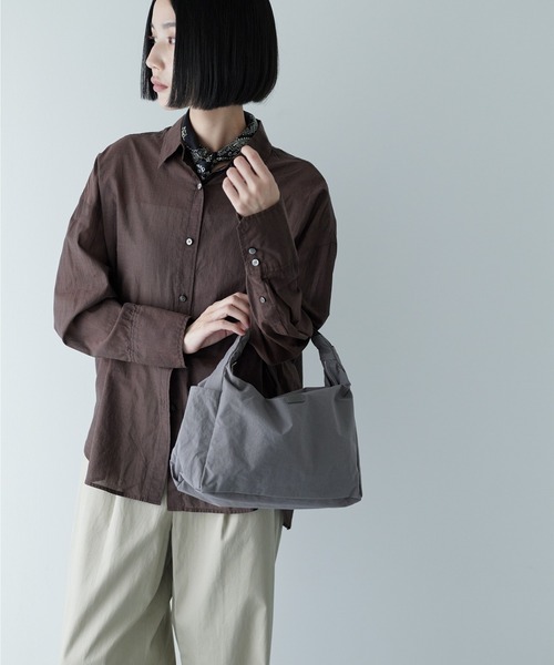 STANDARD SUPPLY（スタンダードサプライ）の「【ECモール限定】スタンダードサプライ / SHRINK NYLON シュリンクナイロン / TRIANGLE SHOULDER トライアングルショルダー（ショルダーバッグ・レディース・ブラック/グレー・FREE）」の4枚目の写真