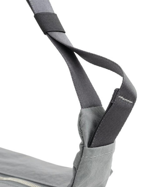 STANDARD SUPPLY（スタンダードサプライ）の「【ECモール限定】スタンダードサプライ / SHRINK NYLON シュリンクナイロン / TRIANGLE SHOULDER トライアングルショルダー（ショルダーバッグ・レディース・ブラック/グレー・FREE）」の17枚目の写真