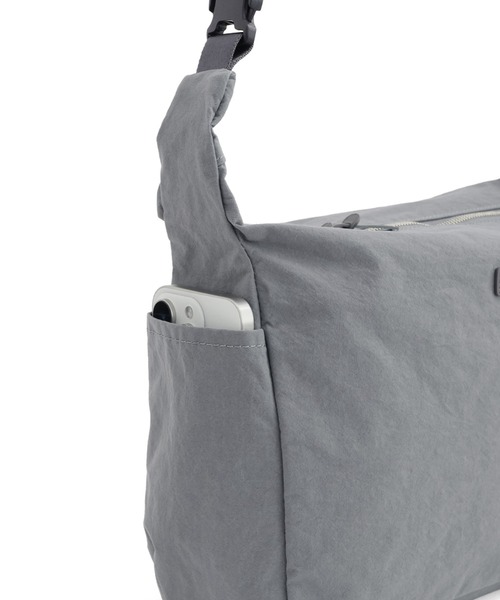 STANDARD SUPPLY（スタンダードサプライ）の「【ECモール限定】スタンダードサプライ / SHRINK NYLON シュリンクナイロン / TRIANGLE SHOULDER トライアングルショルダー（ショルダーバッグ・レディース・ブラック/グレー・FREE）」の16枚目の写真