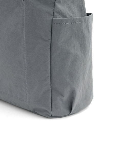 STANDARD SUPPLY（スタンダードサプライ）の「【ECモール限定】スタンダードサプライ / SHRINK NYLON シュリンクナイロン / TRIANGLE SHOULDER トライアングルショルダー（ショルダーバッグ・レディース・ブラック/グレー・FREE）」の15枚目の写真