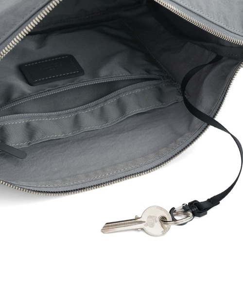 STANDARD SUPPLY（スタンダードサプライ）の「【ECモール限定】スタンダードサプライ / SHRINK NYLON シュリンクナイロン / TRIANGLE SHOULDER トライアングルショルダー（ショルダーバッグ・レディース・ブラック/グレー・FREE）」の13枚目の写真