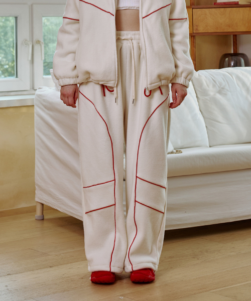 ARI(アリ)の「KIKI FLEECE WIDE SWEAT PANTS / WHITE(スウェットパンツ・レディース・ホワイト・FREE)」の1枚目の写真