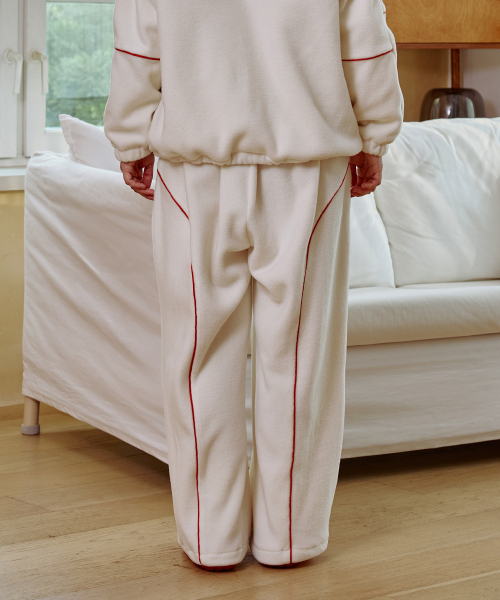 ARI(アリ)の「KIKI FLEECE WIDE SWEAT PANTS / WHITE(スウェットパンツ・レディース・ホワイト・FREE)」の3枚目の写真