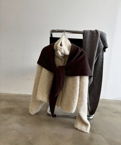 Trish（トリッシュ）の「【ウール混】アソート　トライアングルニットマフラー（ストール/ショール・レディース・ブラウン/ブラック/グレー/グレー系その他/ブラウン系その他/ブラック系その他・FREE）」の6枚目の写真