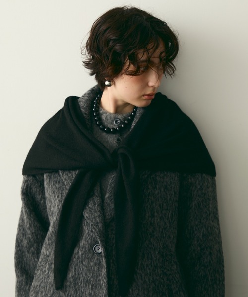 Trish（トリッシュ）の「【ウール混】アソート　トライアングルニットマフラー（ストール/ショール・レディース・ブラウン/ブラック/グレー/グレー系その他/ブラウン系その他/ブラック系その他・FREE）」の2枚目の写真