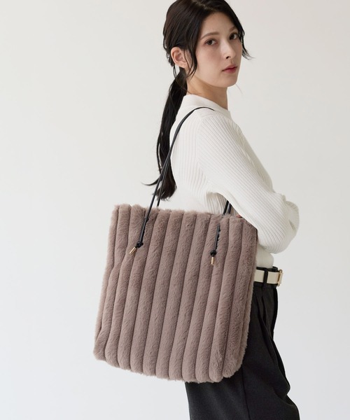 sankyo shokai(サンキョウショウカイ)の「フェイクファーハンドバッグ(ハンドバッグ・レディース・グレー/ダークブラウン/グレイッシュベージュ・FREE)」の6枚目の写真
