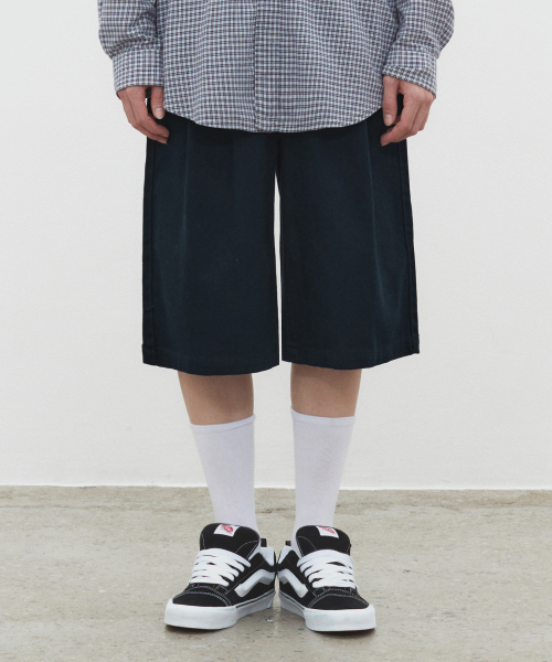 DECET（デケト）の「Cotton 2Pleats Shorts DCPT041Navy（その他パンツ・レディース・その他・26/28/30）」の2枚目の写真