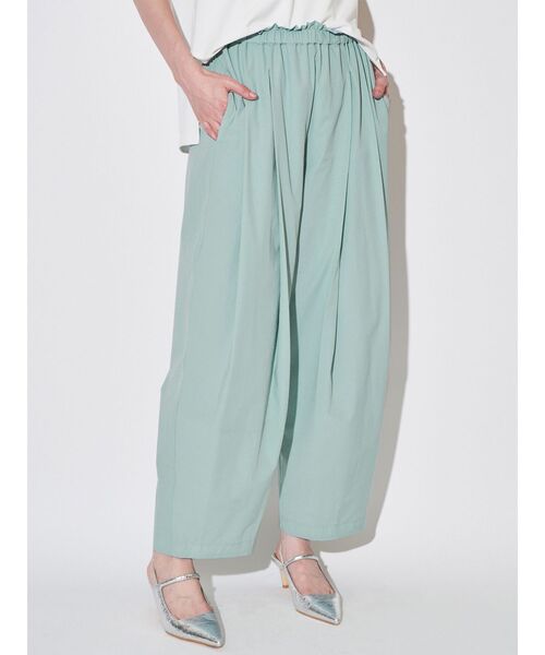ELENDEEK(エレンディーク)の「EASY TUCK COCOON PT(その他パンツ・レディース・オフホワイト/ブラック/ミント/ピンク/ブラウン・01/02)」の6枚目の写真