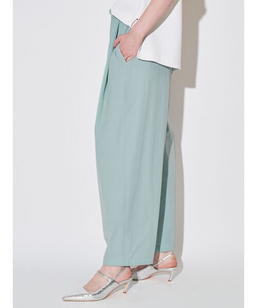ELENDEEK(エレンディーク)の「EASY TUCK COCOON PT(その他パンツ・レディース・オフホワイト/ブラック/ミント/ピンク/ブラウン・01/02)」の9枚目の写真
