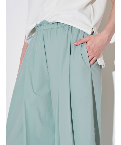 ELENDEEK(エレンディーク)の「EASY TUCK COCOON PT(その他パンツ・レディース・オフホワイト/ブラック/ミント/ピンク/ブラウン・01/02)」の10枚目の写真