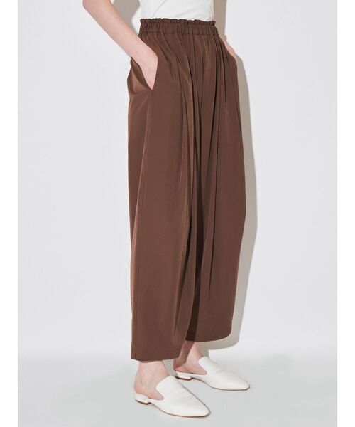 ELENDEEK(エレンディーク)の「EASY TUCK COCOON PT(その他パンツ・レディース・オフホワイト/ブラック/ミント/ピンク/ブラウン・01/02)」の16枚目の写真