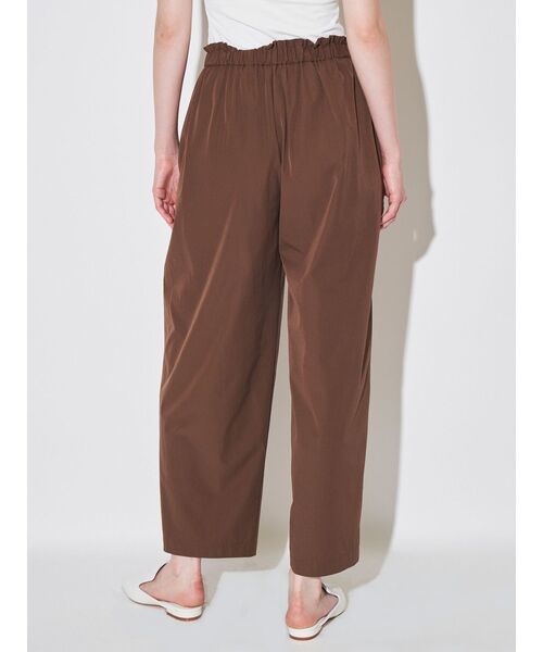 ELENDEEK(エレンディーク)の「EASY TUCK COCOON PT(その他パンツ・レディース・オフホワイト/ブラック/ミント/ピンク/ブラウン・01/02)」の18枚目の写真