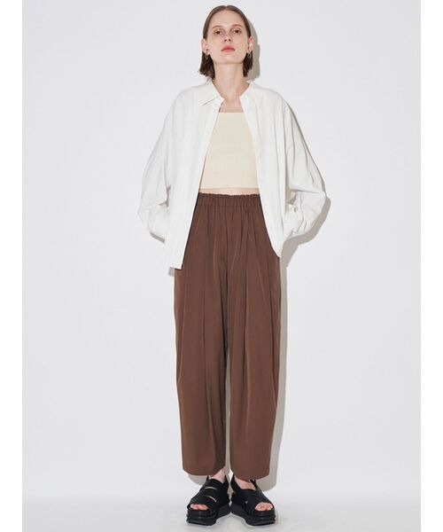 ELENDEEK(エレンディーク)の「EASY TUCK COCOON PT(その他パンツ・レディース・オフホワイト/ブラック/ミント/ピンク/ブラウン・01/02)」の19枚目の写真