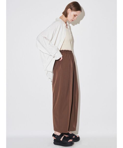 ELENDEEK(エレンディーク)の「EASY TUCK COCOON PT(その他パンツ・レディース・オフホワイト/ブラック/ミント/ピンク/ブラウン・01/02)」の20枚目の写真