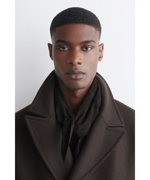 スエードの三角スカーフ