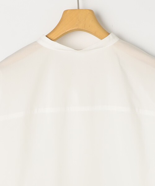 NOLLEY’S Sophi（ノーリーズソフィ）の「ウォッシャブルドレープポプリンバックプリーツシャツ（シャツ/ブラウス・レディース・カーキ/サックスブルー/ホワイト・38）」の8枚目の写真