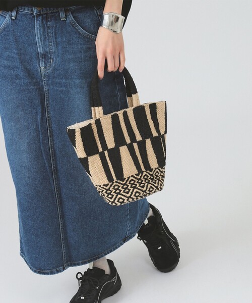 beej(ビージ)の「【別注】beej / 刺繍 トート バッグ(トートバッグ・レディース・サックスブルー/ブラック・ONE SIZE)」の1枚目の写真