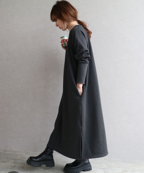 zena(ジェナ)の「☆アルガンオイル加工☆裏シャギーVネックワンピース(ワンピース・レディース・チャコール/ブラック・FREE)」の4枚目の写真
