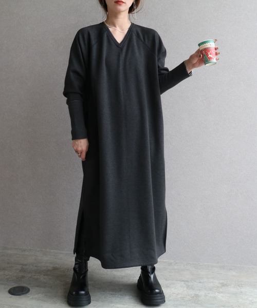 zena(ジェナ)の「☆アルガンオイル加工☆裏シャギーVネックワンピース(ワンピース・レディース・チャコール/ブラック・FREE)」の5枚目の写真