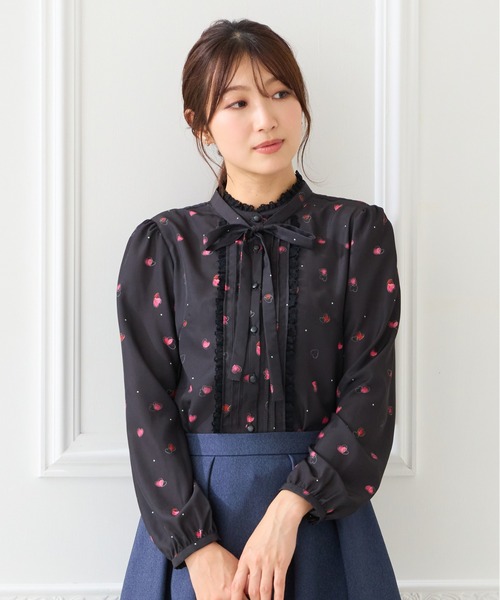 Rose Tiara(ローズティアラ)の「ハートプリントリボンタイブラウス(シャツ/ブラウス・レディース・ブラック/ベージュ・42/40/38/46)」の11枚目の写真