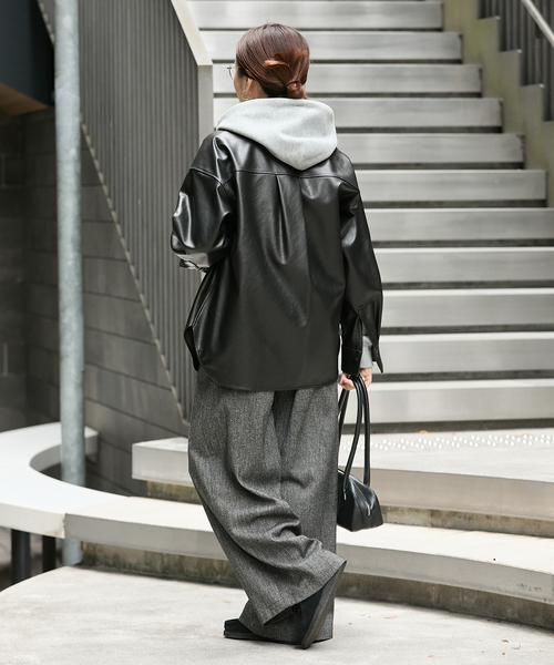 JOURNAL STANDARD（ジャーナルスタンダード）の「ウォッシャブルフェイクレザーシャツ（シャツ/ブラウス・レディース・ブラック/ブラウン系その他・FREE）」の6枚目の写真