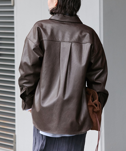 JOURNAL STANDARD（ジャーナルスタンダード）の「ウォッシャブルフェイクレザーシャツ（シャツ/ブラウス・レディース・ブラック/ブラウン系その他・FREE）」の12枚目の写真