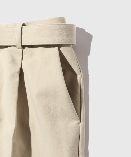 ADAM ET ROPE'（アダムエロペ）の「コットンダブルクロス ベルテッド ワイドスラックス（スラックス・メンズ・ブラック/ベージュ・M/L）」の4枚目の写真