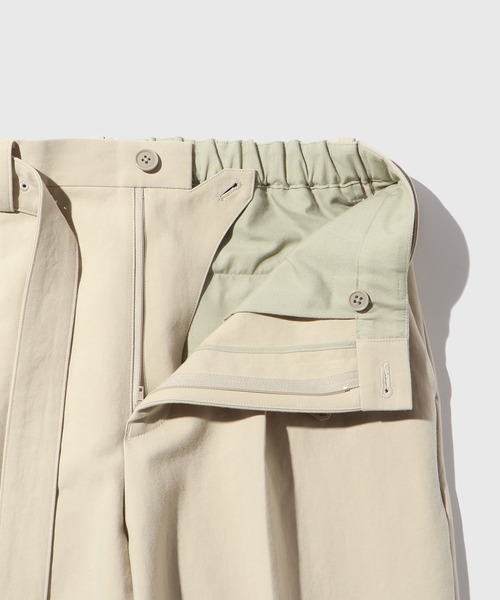 ADAM ET ROPE'（アダムエロペ）の「コットンダブルクロス ベルテッド ワイドスラックス（スラックス・メンズ・ブラック/ベージュ・M/L）」の5枚目の写真