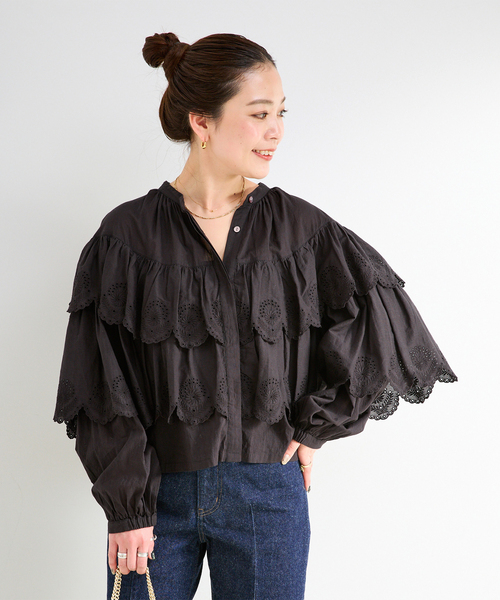 B.C STOCK(ベーセーストック)の「手洗い可 / ティアードレースフリルブラウス(シャツ/ブラウス・レディース・ブラック/ホワイト/レッド・FREE)」の1枚目の写真