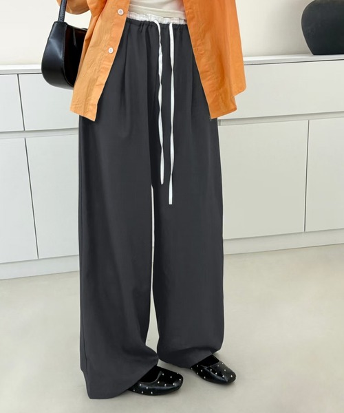 DAY CLOSET(デイ クローゼット)の「【ウエストゴム/調節紐付き】旬のウエストフリルがアクセント。ワンタック ギャザー リボンツイル ワイド イージーパンツ レディース(スウェットパンツ・レディース・ライトベージュ/グレー系その他/ブラック/ダークカーキ/ダークグレー・FREE)」の12枚目の写真