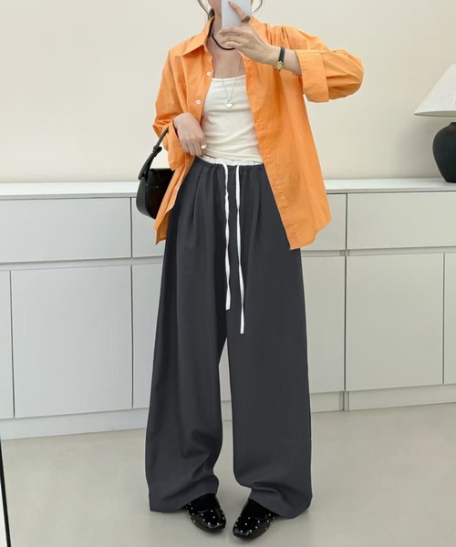 DAY CLOSET(デイ クローゼット)の「【ウエストゴム/調節紐付き】旬のウエストフリルがアクセント。ワンタック ギャザー リボンツイル ワイド イージーパンツ レディース(スウェットパンツ・レディース・ライトベージュ/グレー系その他/ブラック/ダークカーキ/ダークグレー・FREE)」の13枚目の写真