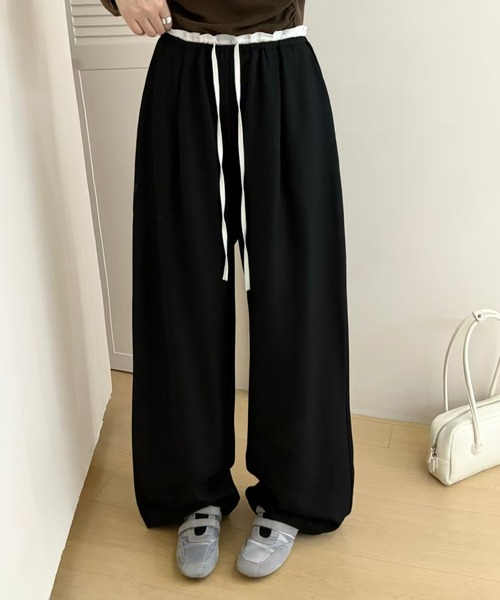DAY CLOSET(デイ クローゼット)の「【ウエストゴム/調節紐付き】旬のウエストフリルがアクセント。ワンタック ギャザー リボンツイル ワイド イージーパンツ レディース(スウェットパンツ・レディース・ライトベージュ/グレー系その他/ブラック/ダークカーキ/ダークグレー・FREE)」の6枚目の写真