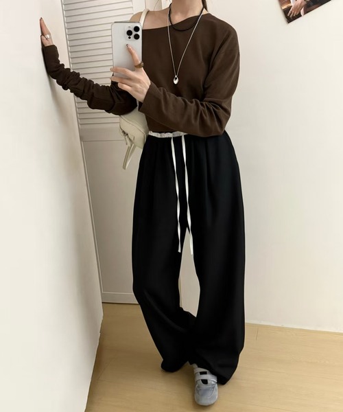 DAY CLOSET(デイ クローゼット)の「【ウエストゴム/調節紐付き】旬のウエストフリルがアクセント。ワンタック ギャザー リボンツイル ワイド イージーパンツ レディース(スウェットパンツ・レディース・ライトベージュ/グレー系その他/ブラック/ダークカーキ/ダークグレー・FREE)」の8枚目の写真