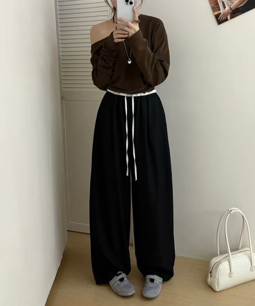 DAY CLOSET(デイ クローゼット)の「【ウエストゴム/調節紐付き】旬のウエストフリルがアクセント。ワンタック ギャザー リボンツイル ワイド イージーパンツ レディース(スウェットパンツ・レディース・ライトベージュ/グレー系その他/ブラック/ダークカーキ/ダークグレー・FREE)」の9枚目の写真