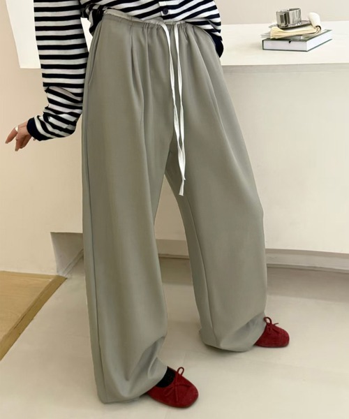 DAY CLOSET(デイ クローゼット)の「【ウエストゴム/調節紐付き】旬のウエストフリルがアクセント。ワンタック ギャザー リボンツイル ワイド イージーパンツ レディース(スウェットパンツ・レディース・ライトベージュ/グレー系その他/ブラック/ダークカーキ/ダークグレー・FREE)」の14枚目の写真