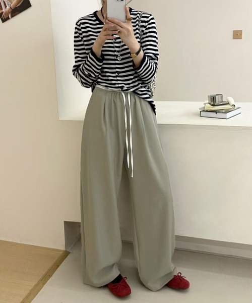 DAY CLOSET(デイ クローゼット)の「【ウエストゴム/調節紐付き】旬のウエストフリルがアクセント。ワンタック ギャザー リボンツイル ワイド イージーパンツ レディース(スウェットパンツ・レディース・ライトベージュ/グレー系その他/ブラック/ダークカーキ/ダークグレー・FREE)」の16枚目の写真