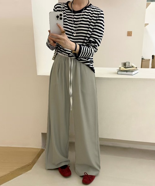 DAY CLOSET(デイ クローゼット)の「【ウエストゴム/調節紐付き】旬のウエストフリルがアクセント。ワンタック ギャザー リボンツイル ワイド イージーパンツ レディース(スウェットパンツ・レディース・ライトベージュ/グレー系その他/ブラック/ダークカーキ/ダークグレー・FREE)」の17枚目の写真