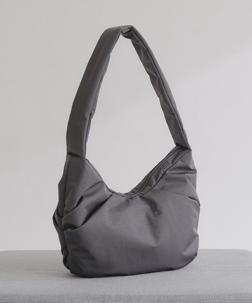 selle glant（セレグランテ）の「URBAN NYLON SHOULDER BAG/アーバンナイロンショルダーバッグ（ショルダーバッグ・メンズ・ブラック/ダークブラウン/ダークグレー・ONE SIZE）」の2枚目の写真