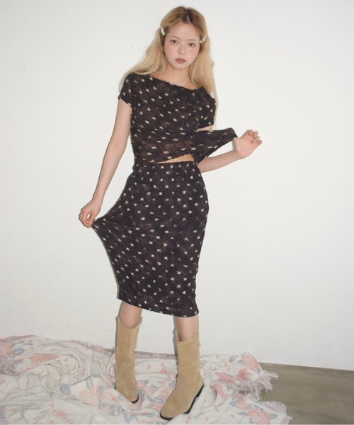 musubore(ムスボレ)の「popcorn shirring gradation print tops / シャーリングプリントトップス(シャツ/ブラウス・レディース・パープル/ブラウン・FREE)」の3枚目の写真