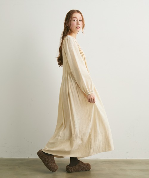 Crisp（クリスプ）の「タックデザインフレアワンピース（ワンピース・レディース・ブラック/アイボリー・FREE）」の4枚目の写真