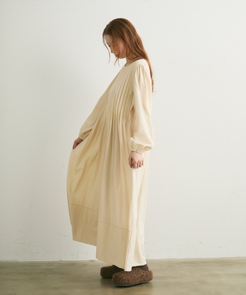 Crisp（クリスプ）の「タックデザインフレアワンピース（ワンピース・レディース・ブラック/アイボリー・FREE）」の5枚目の写真