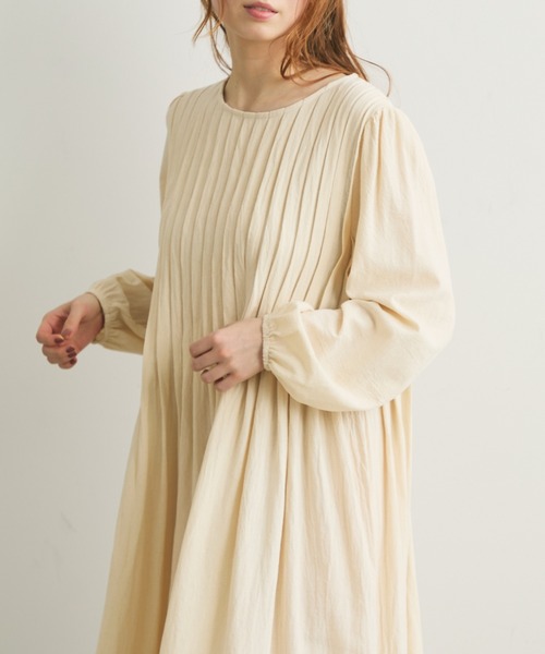 Crisp（クリスプ）の「タックデザインフレアワンピース（ワンピース・レディース・ブラック/アイボリー・FREE）」の7枚目の写真