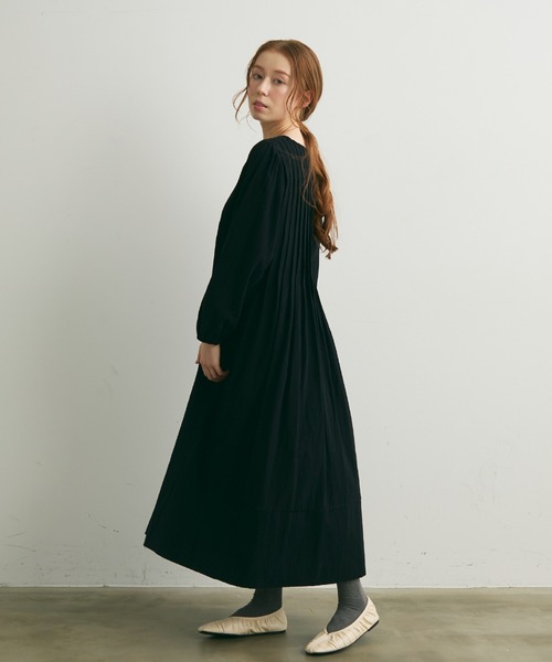 Crisp（クリスプ）の「タックデザインフレアワンピース（ワンピース・レディース・ブラック/アイボリー・FREE）」の16枚目の写真