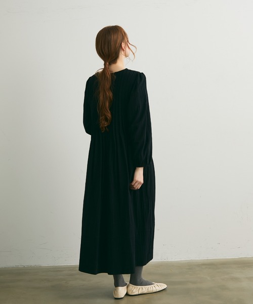 Crisp（クリスプ）の「タックデザインフレアワンピース（ワンピース・レディース・ブラック/アイボリー・FREE）」の17枚目の写真