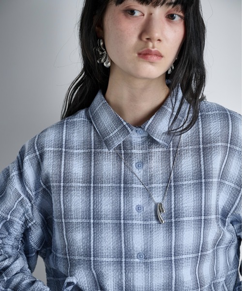 THE YOn(ザヨン)の「ドロストスリーブクロップドチェックシャツ(シャツ/ブラウス・レディース・ブラック/サックスブルー/アイボリー・FREE)」の14枚目の写真