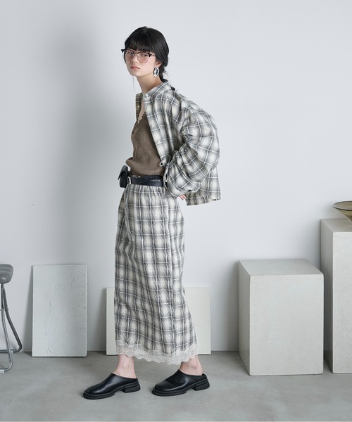 THE YOn(ザヨン)の「ドロストスリーブクロップドチェックシャツ(シャツ/ブラウス・レディース・ブラック/サックスブルー/アイボリー・FREE)」の10枚目の写真
