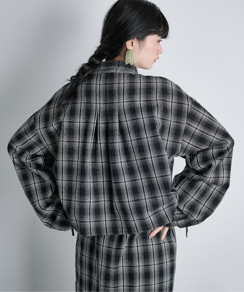 THE YOn(ザヨン)の「ドロストスリーブクロップドチェックシャツ(シャツ/ブラウス・レディース・ブラック/サックスブルー/アイボリー・FREE)」の21枚目の写真