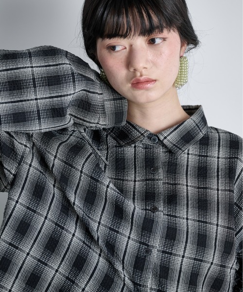 THE YOn(ザヨン)の「ドロストスリーブクロップドチェックシャツ(シャツ/ブラウス・レディース・ブラック/サックスブルー/アイボリー・FREE)」の22枚目の写真